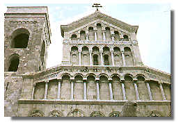 Facciata della Cattedrale di Santa Maria