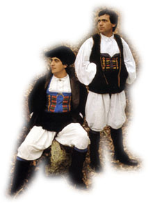 Foto
di Chiara Samugheo dal libro 'Costumi di SardegnÀ ed. L'Unione Sarda