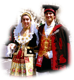 Uomo e donna in costume